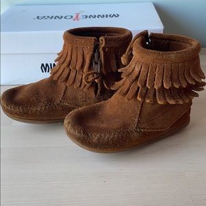 Minnetonka size 7 toddler booties